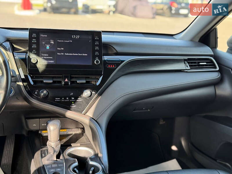 Седан Toyota Camry 2021 в Киеве