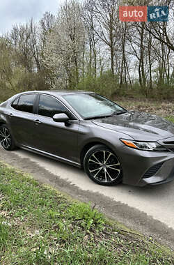 Седан Toyota Camry 2019 в 
