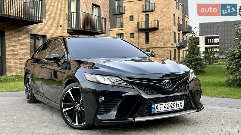 Седан Toyota Camry 2017 в Івано-Франківську