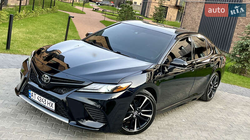 Седан Toyota Camry 2017 в Івано-Франківську