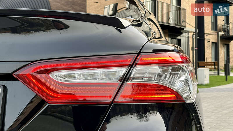 Седан Toyota Camry 2017 в Івано-Франківську