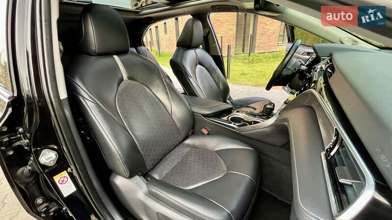 Седан Toyota Camry 2017 в Івано-Франківську