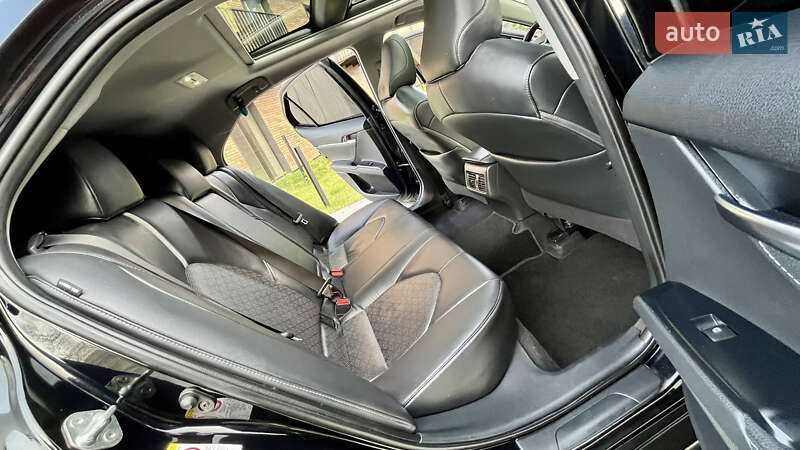 Седан Toyota Camry 2017 в Івано-Франківську