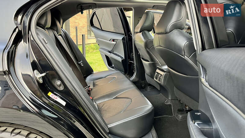 Седан Toyota Camry 2017 в Івано-Франківську