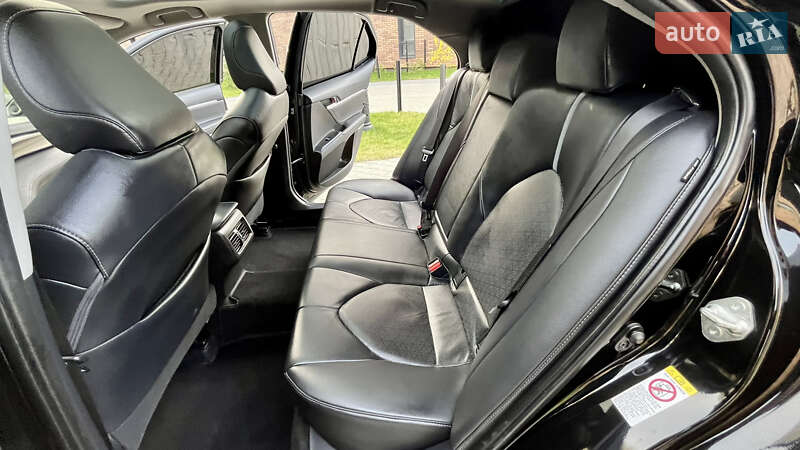Седан Toyota Camry 2017 в Івано-Франківську