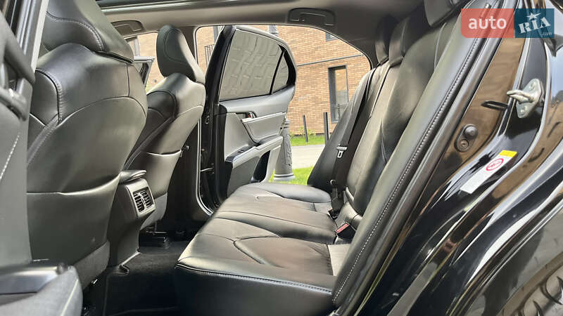 Седан Toyota Camry 2017 в Івано-Франківську
