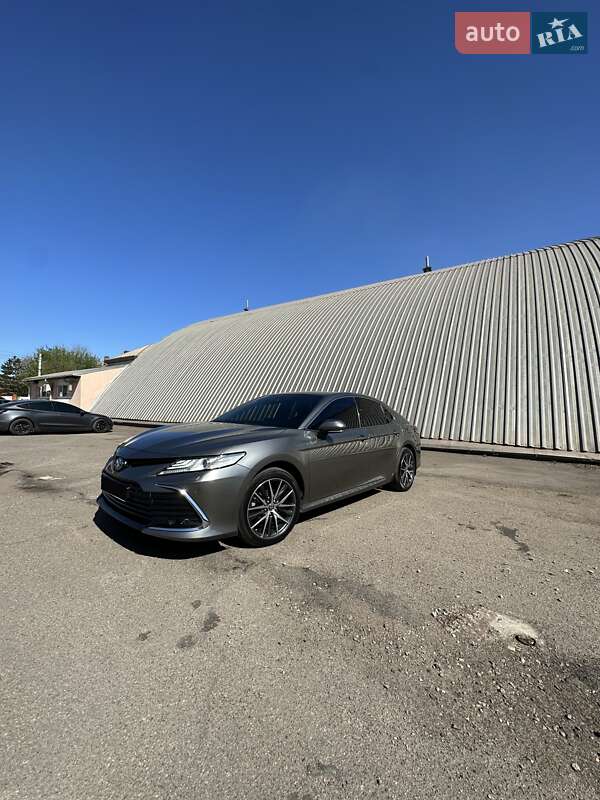 Седан Toyota Camry 2021 в 