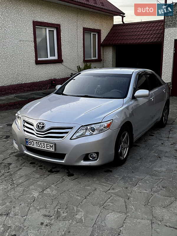 Седан Toyota Camry 2010 в Тернополі