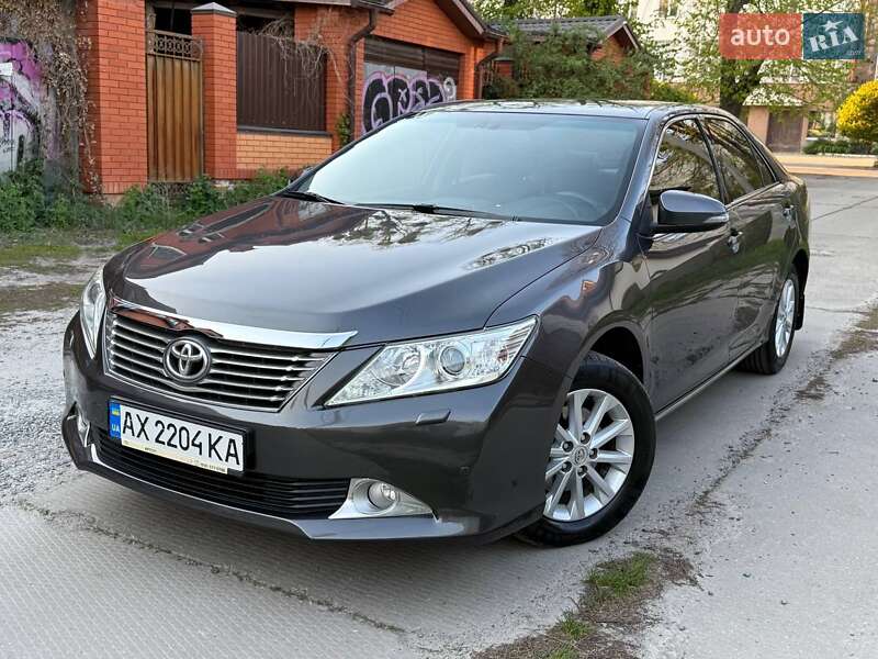 Седан Toyota Camry 2013 в 