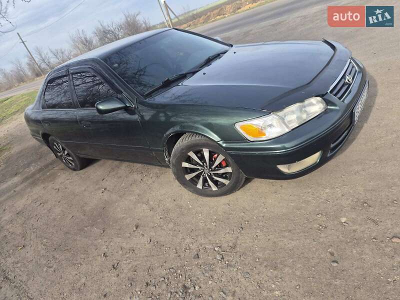 Седан Toyota Camry 2000 в Николаеве