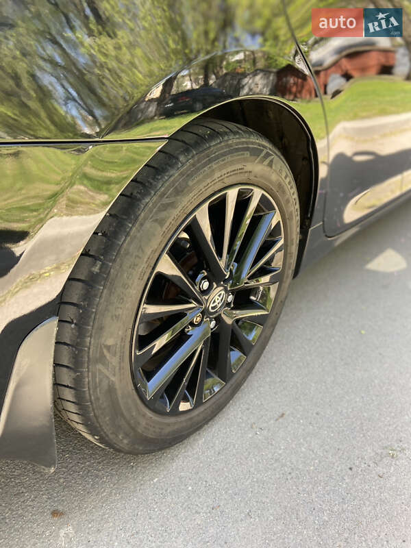 Седан Toyota Camry 2014 в Дніпрі