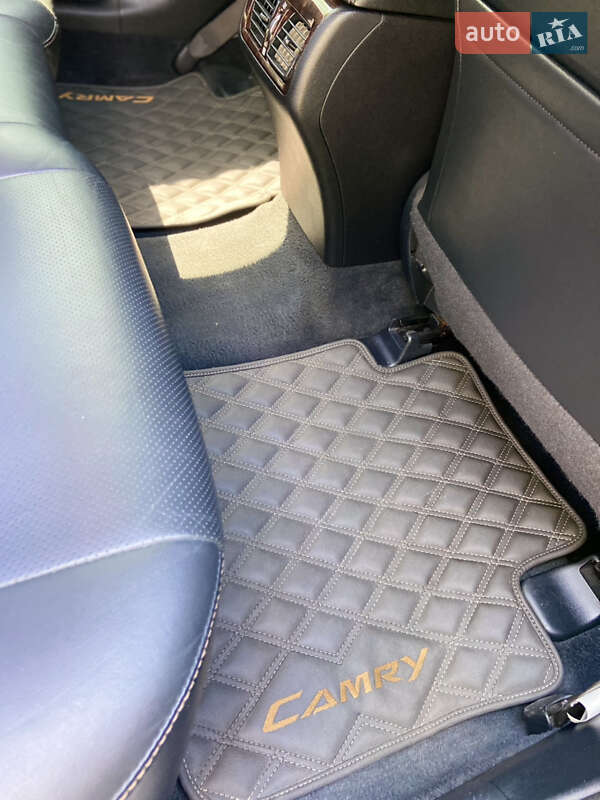 Седан Toyota Camry 2014 в Дніпрі