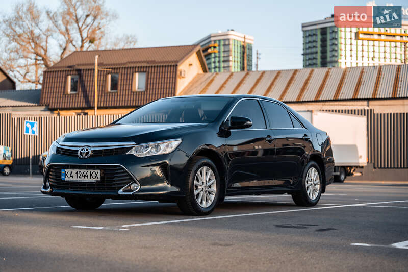 Седан Toyota Camry 2015 в 