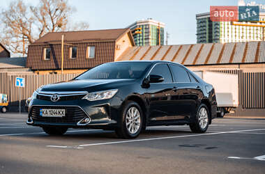 Седан Toyota Camry 2015 в 