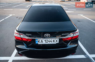 Седан Toyota Camry 2015 в 