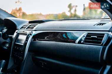 Седан Toyota Camry 2015 в 