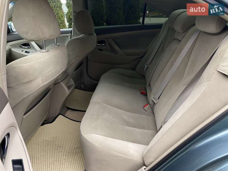 Седан Toyota Camry 2009 в Киеве