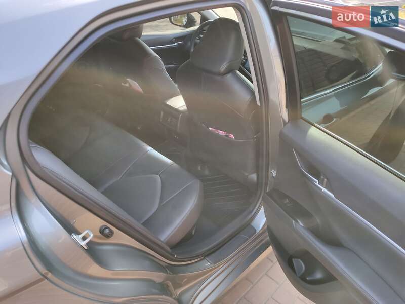 Седан Toyota Camry 2021 в Днепре