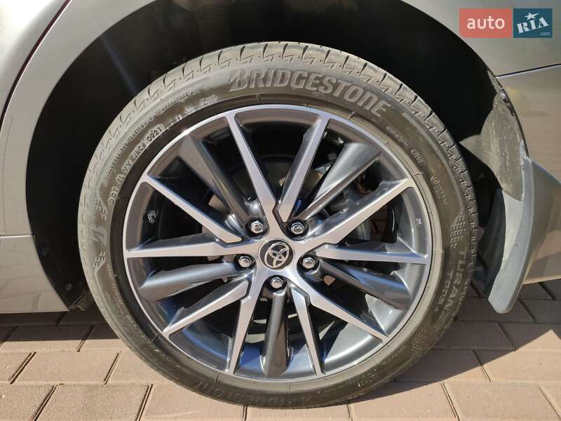 Седан Toyota Camry 2021 в Днепре