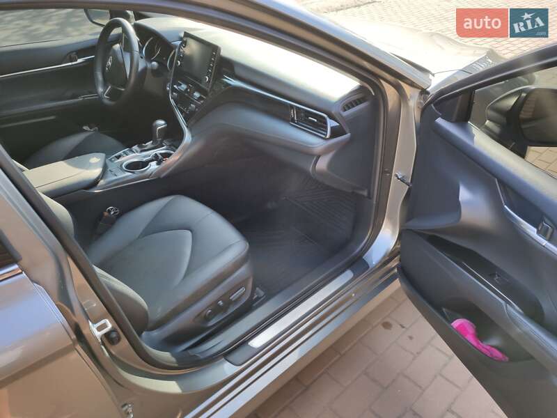 Седан Toyota Camry 2021 в Днепре