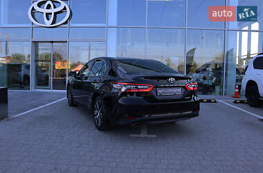 Седан Toyota Camry 2023 в 
