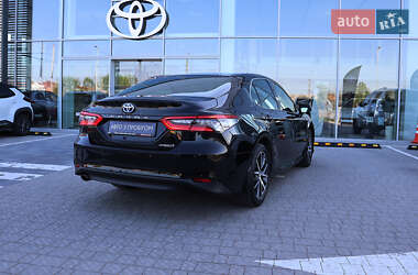Седан Toyota Camry 2023 в 