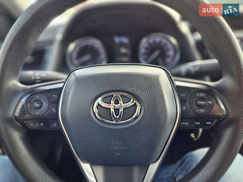 Седан Toyota Camry 2019 в Львові