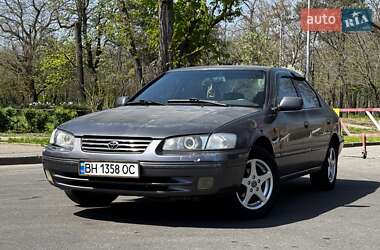 Седан Toyota Camry 1998 в 
