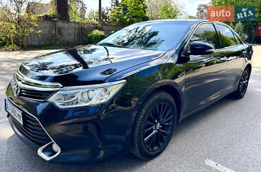 Седан Toyota Camry 2016 в Киеве