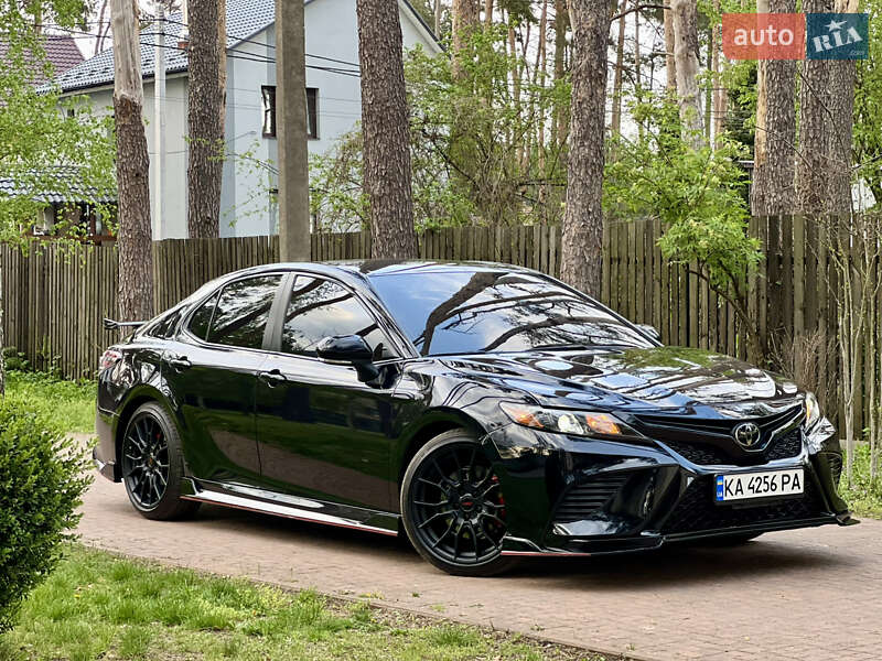 Седан Toyota Camry 2023 в 