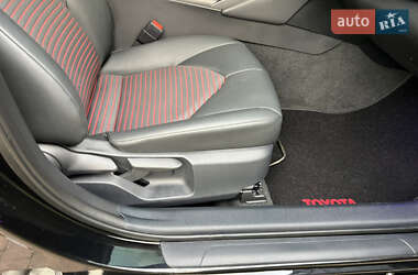 Седан Toyota Camry 2023 в 