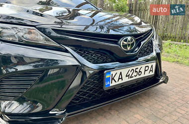 Седан Toyota Camry 2023 в 