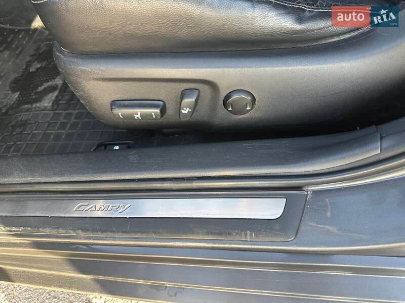 Седан Toyota Camry 2012 в Житомире