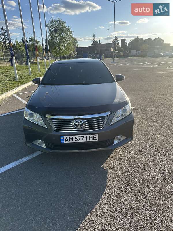 Седан Toyota Camry 2012 в Житомире