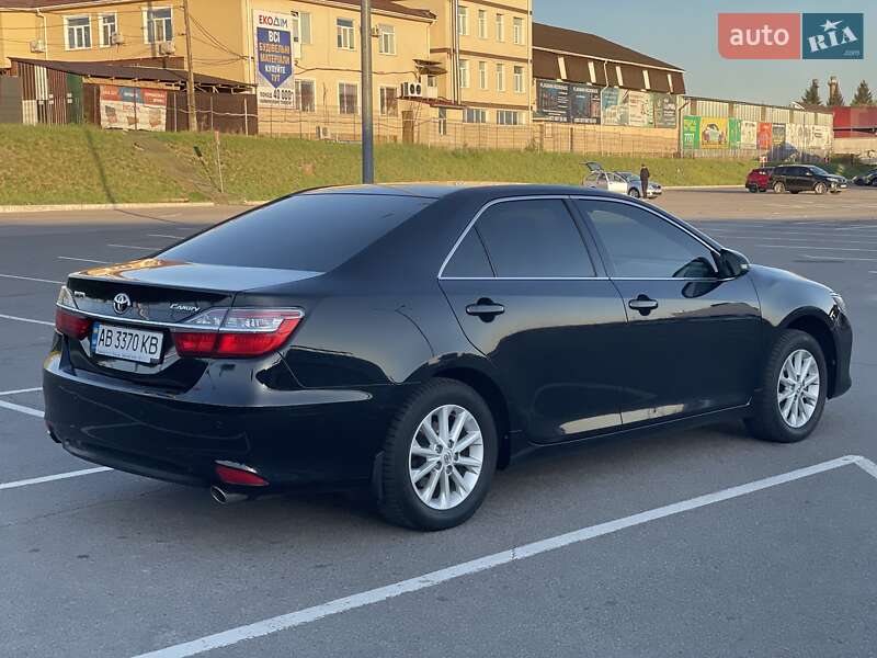 Седан Toyota Camry 2015 в Виннице
