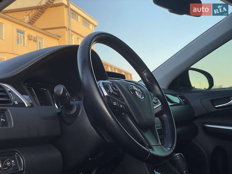 Седан Toyota Camry 2015 в Виннице