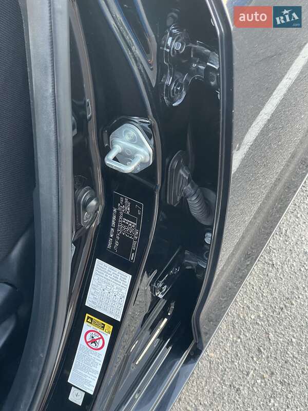 Седан Toyota Camry 2015 в Виннице