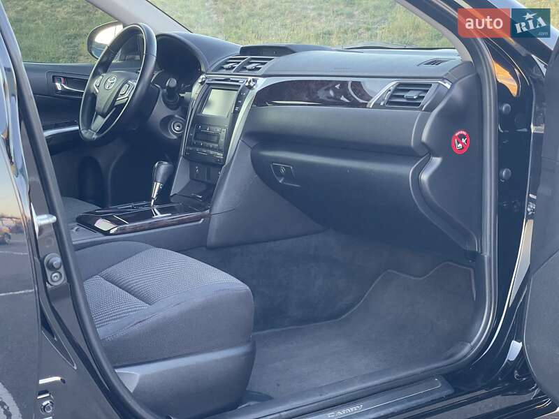 Седан Toyota Camry 2015 в Виннице