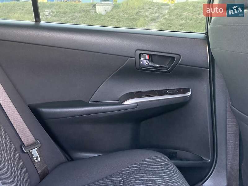 Седан Toyota Camry 2015 в Виннице