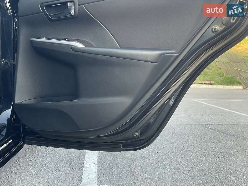 Седан Toyota Camry 2015 в Виннице