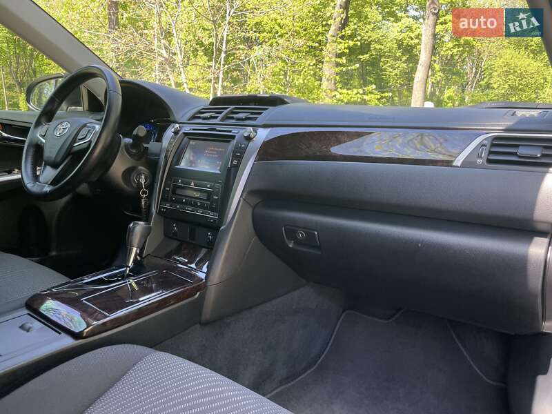 Седан Toyota Camry 2015 в Виннице