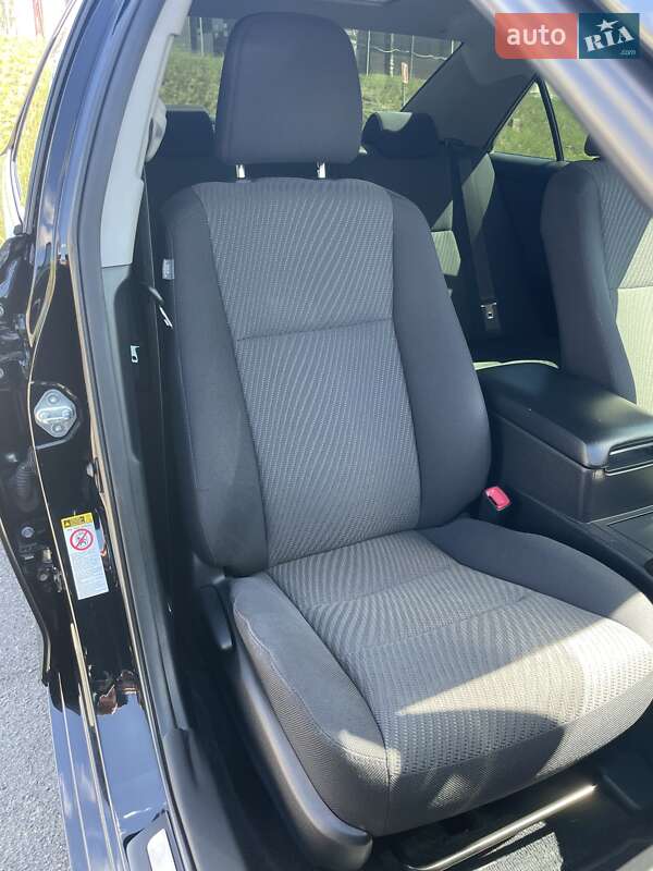 Седан Toyota Camry 2015 в Виннице