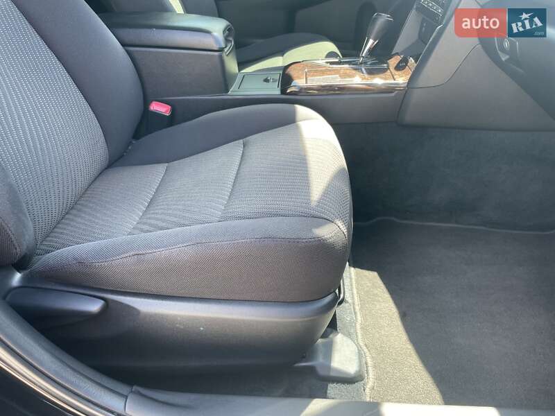 Седан Toyota Camry 2015 в Виннице