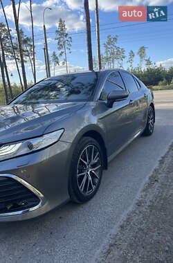 Седан Toyota Camry 2023 в 