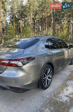 Седан Toyota Camry 2023 в 
