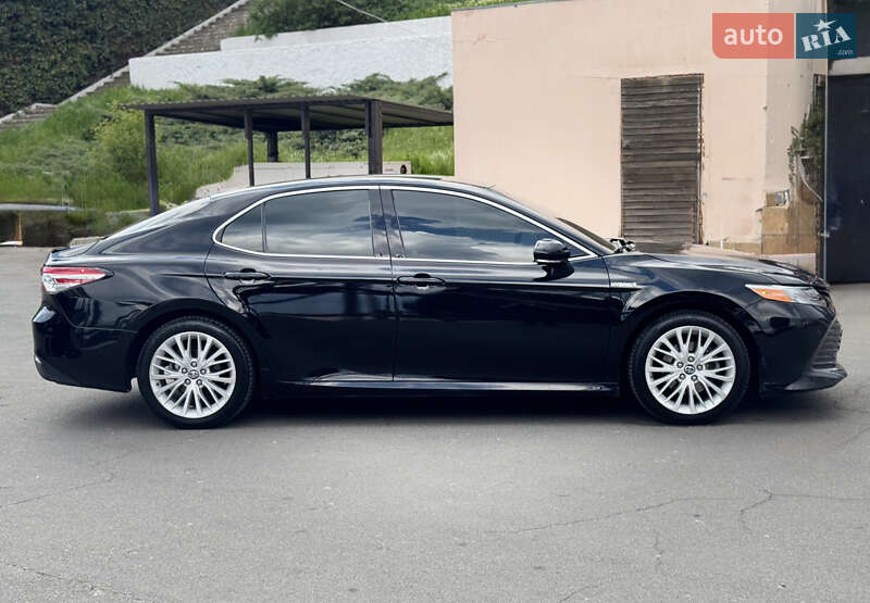 Седан Toyota Camry 2017 в Одессе
