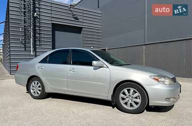Седан Toyota Camry 2004 в 