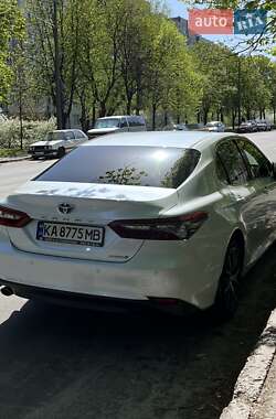 Седан Toyota Camry 2023 в 