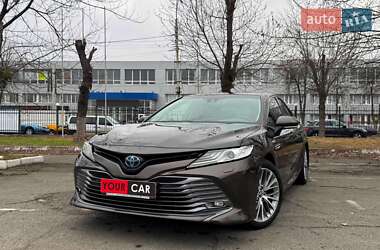 Седан Toyota Camry 2019 в Киеве