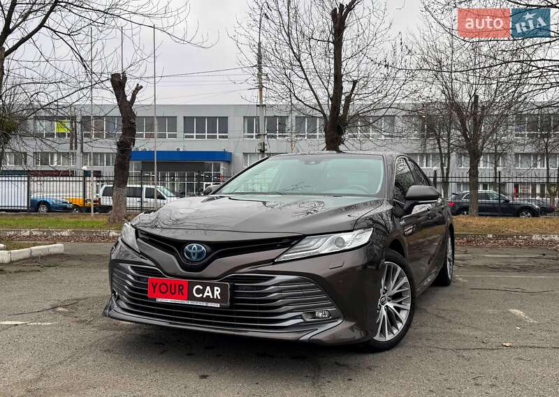 Toyota Camry 2019